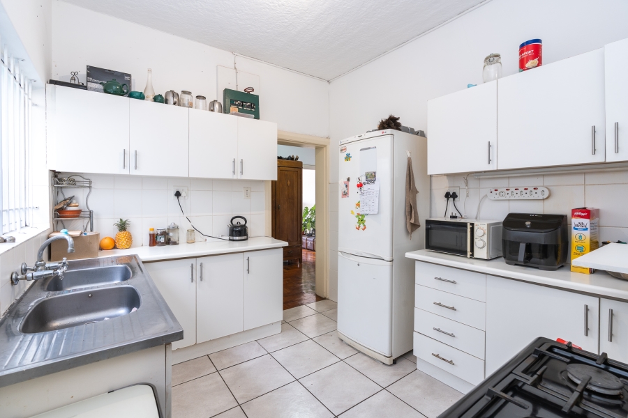 2 Bedroom Property for Sale in Vredehoek Western Cape